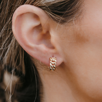 gold havana link huggie earrings