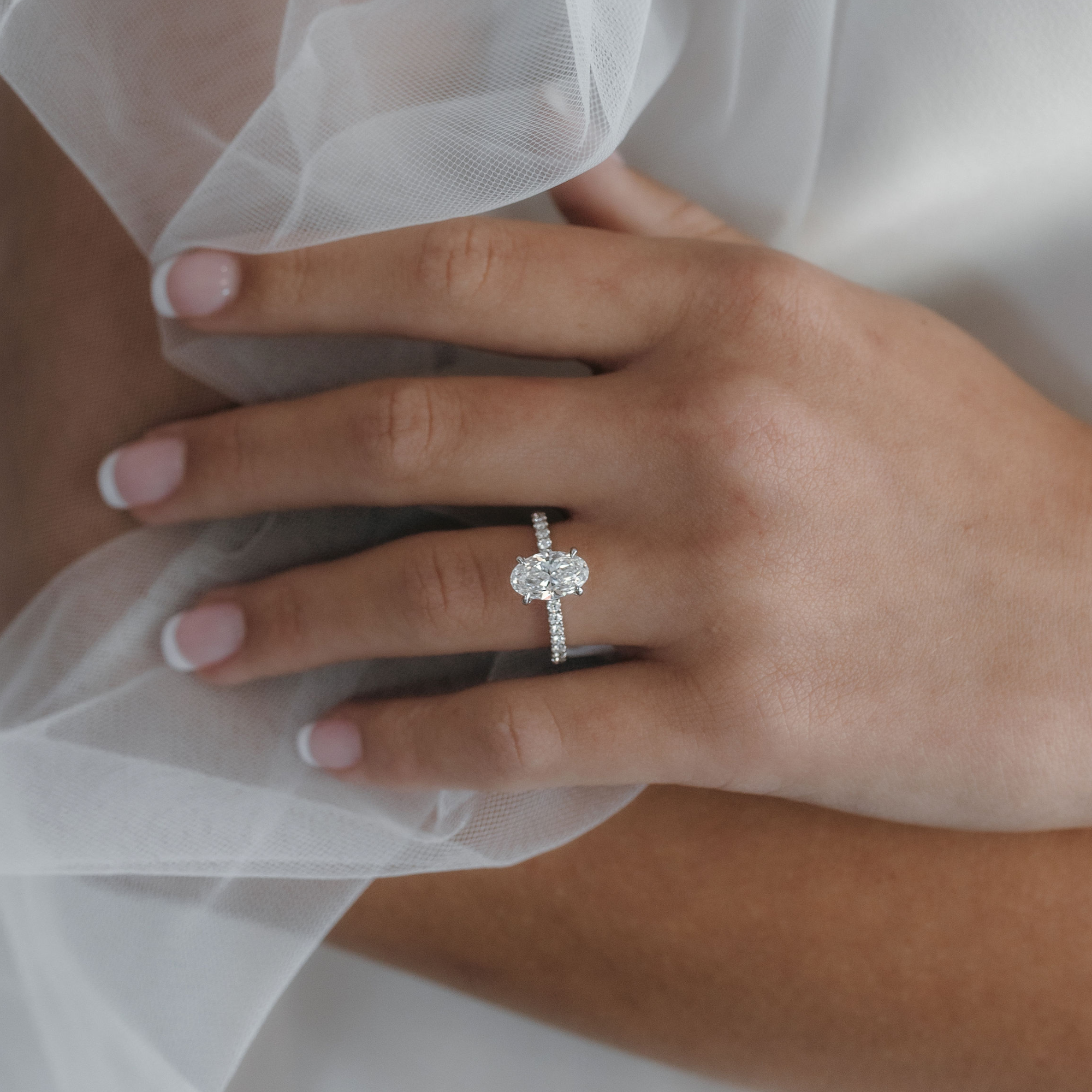 oval cut diamond engagement ring