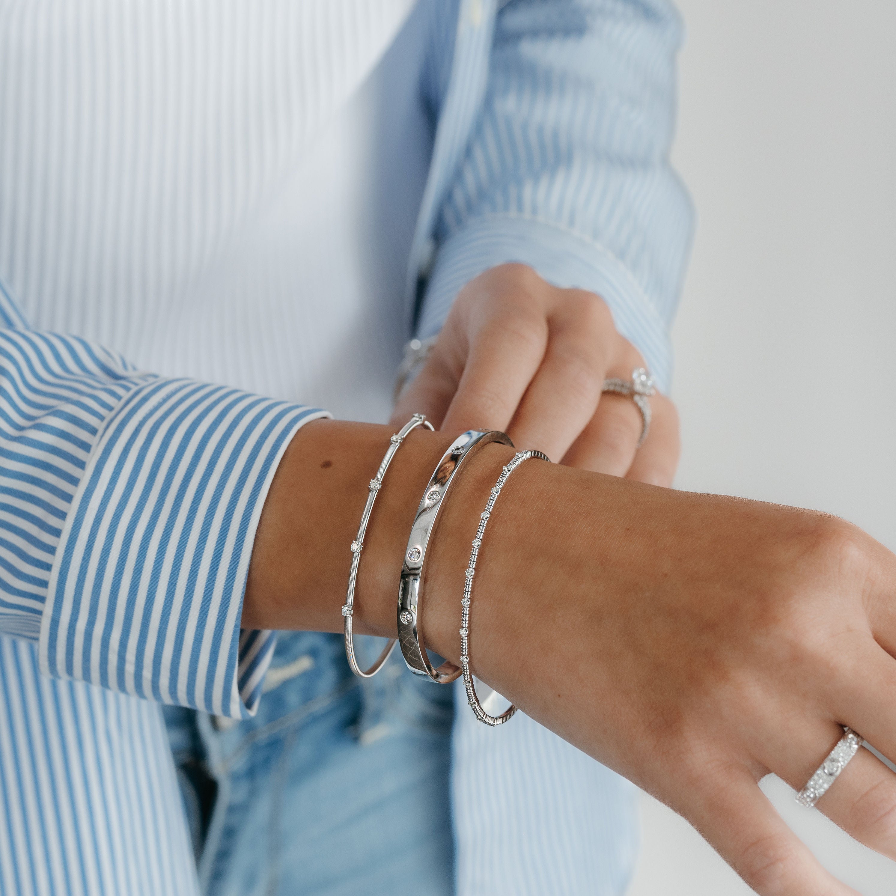 diamond flex bangle bracelet in white gold