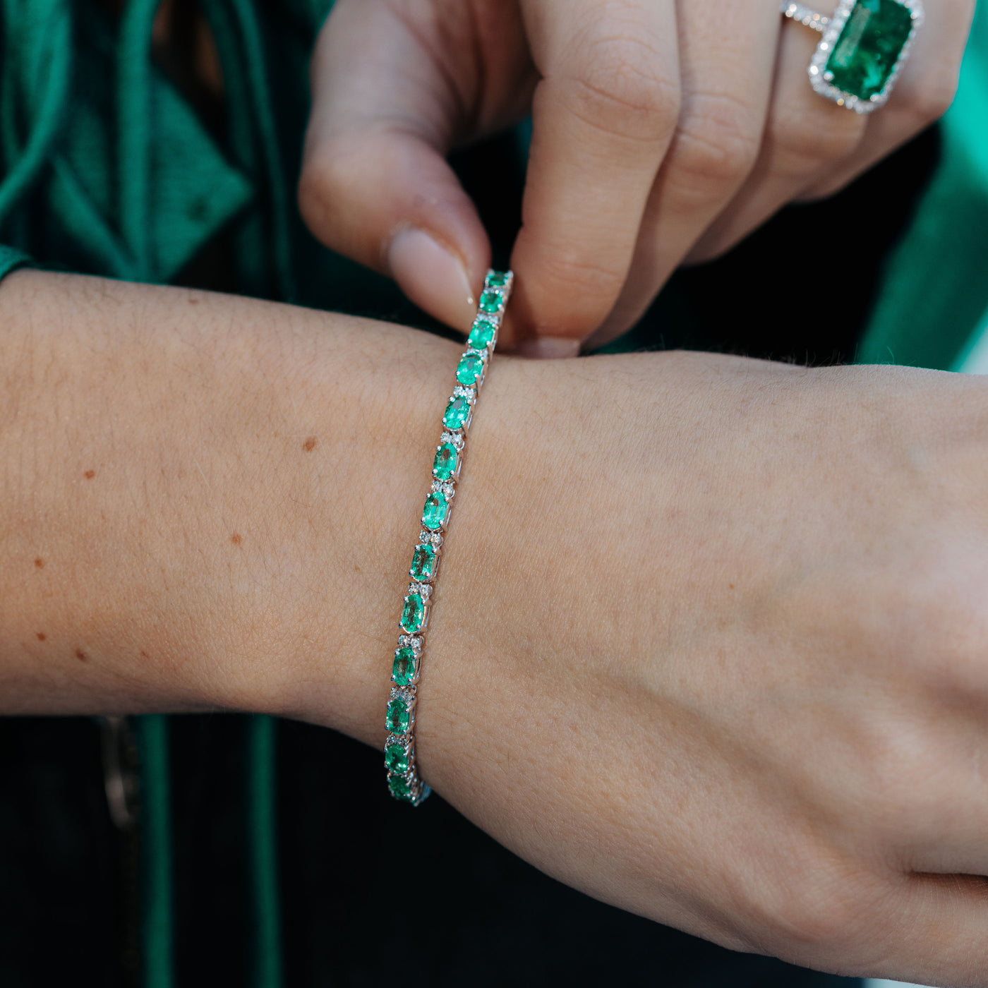 emerald and diamond tennis bracelet