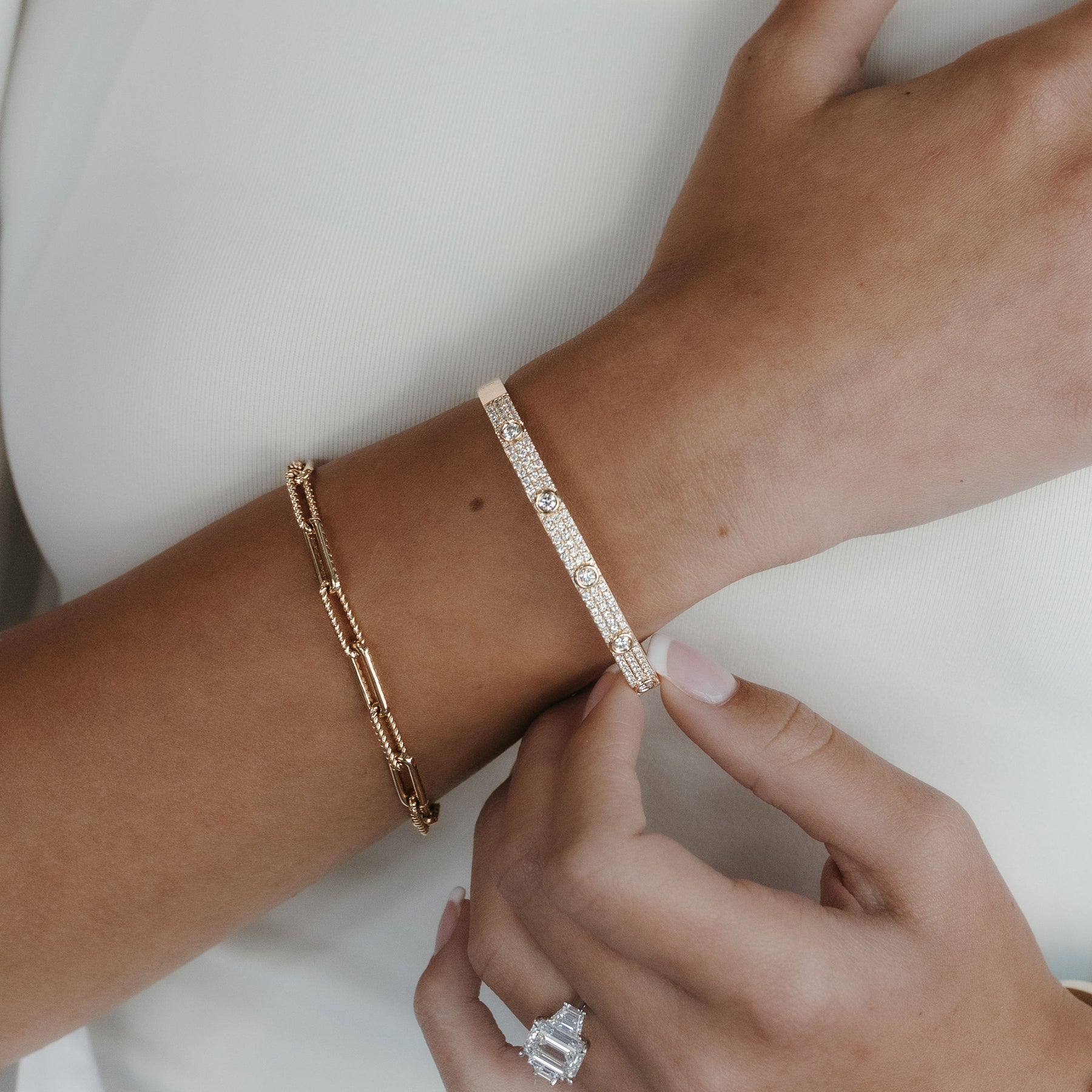 Mezza Bangle Close (esc)