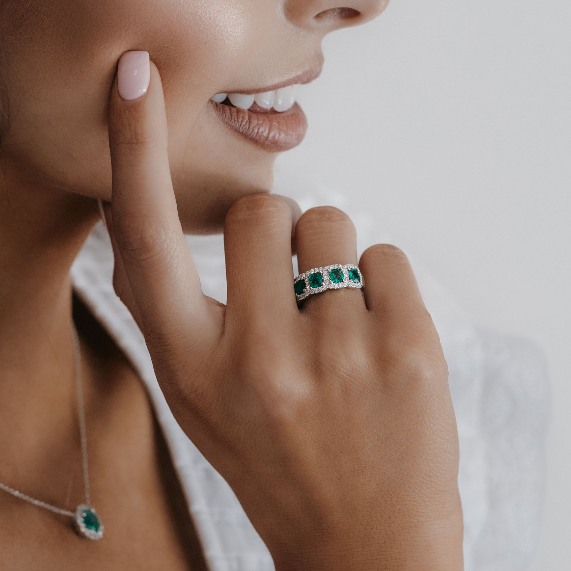 emerald and diamond halo ring