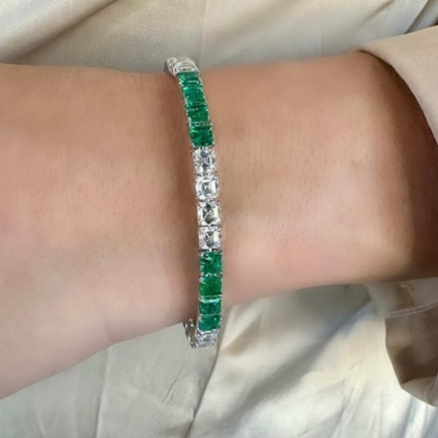 emerald and diamond tennis bracelet