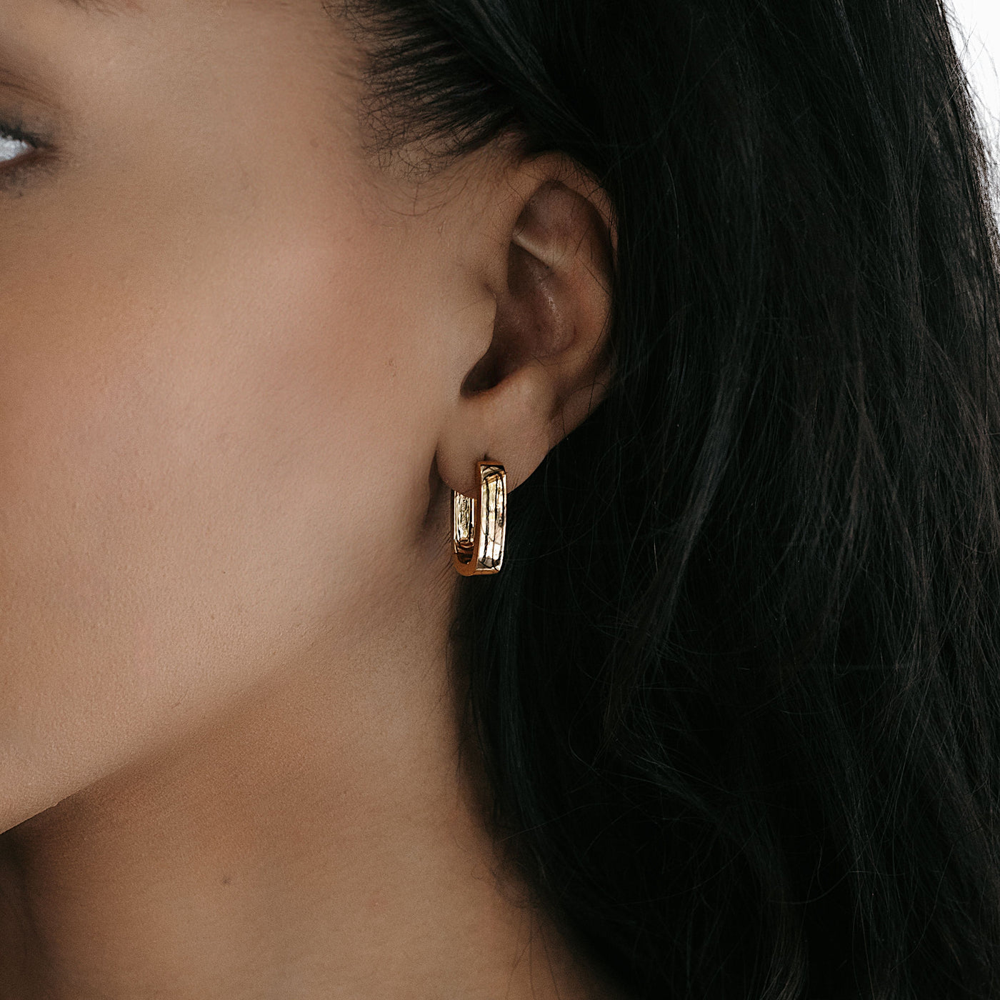 gold u- hoop earrings