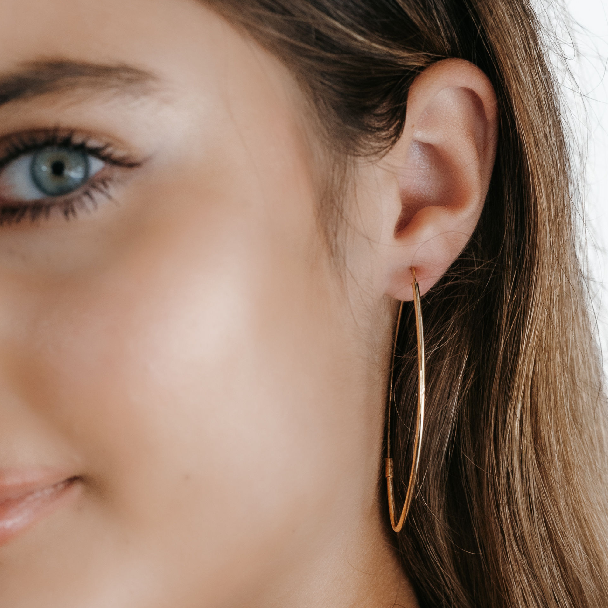 gold oval hoop earrings