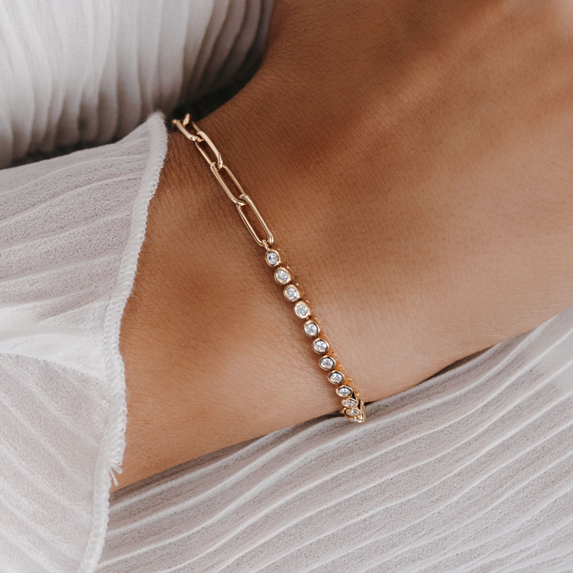 round diamond and gold paperclip link bracelet