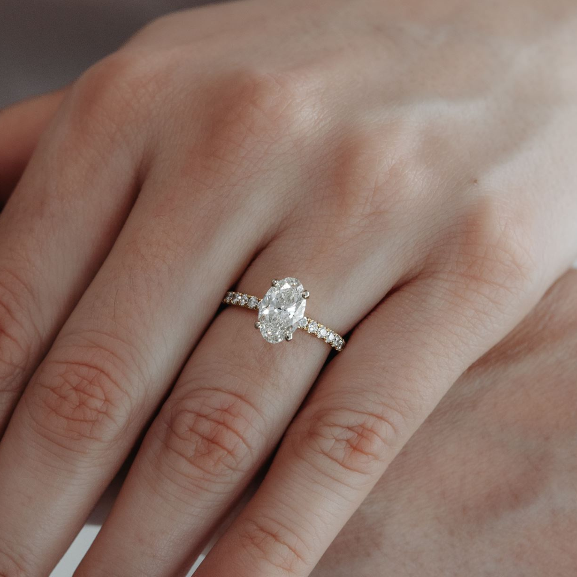 oval cut diamond engagement ring