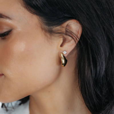 0.75" Puffed 7mm Apostrophe Earrings